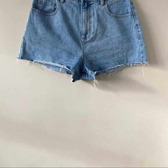 Oak & Fort-Light Wash HIGH WAISTED DENIM SHORTS (Size:28) - Picture 5 of 10